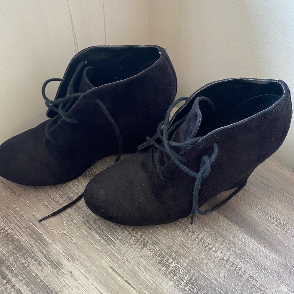 Black wedge heels